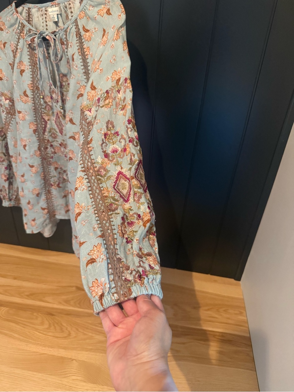 🍂 Sundance Women’s Linen Light Blue Floral Embroidered Peasant Blouse - Size M - Picture 3 of 13